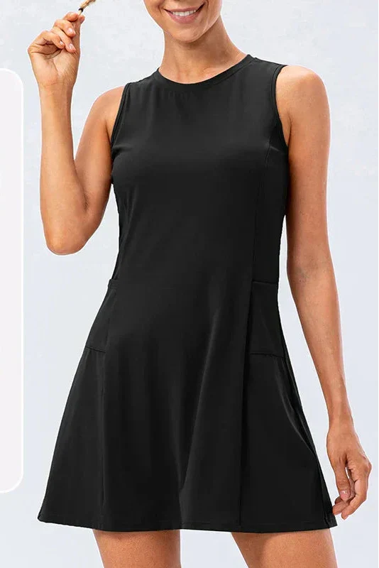 Schwarzes ärmelloses Damen Tenniskleid midi mit integrierten Shorts. Optimal für Leistung.