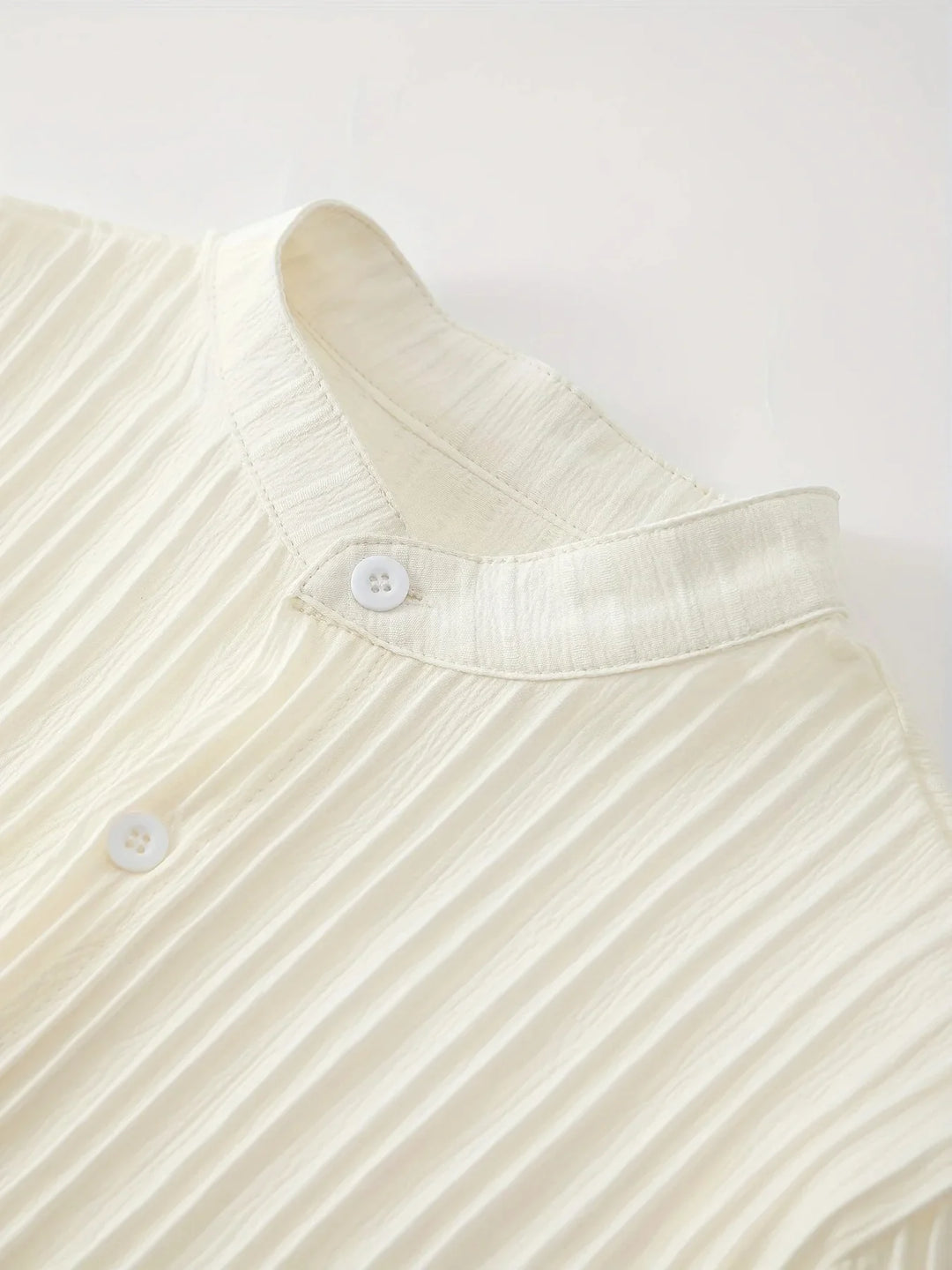 Stilvolles Herren Set mit Langarmhemd und elastischer Hose, perfekt für Frühlings- und Sommeroutfits.