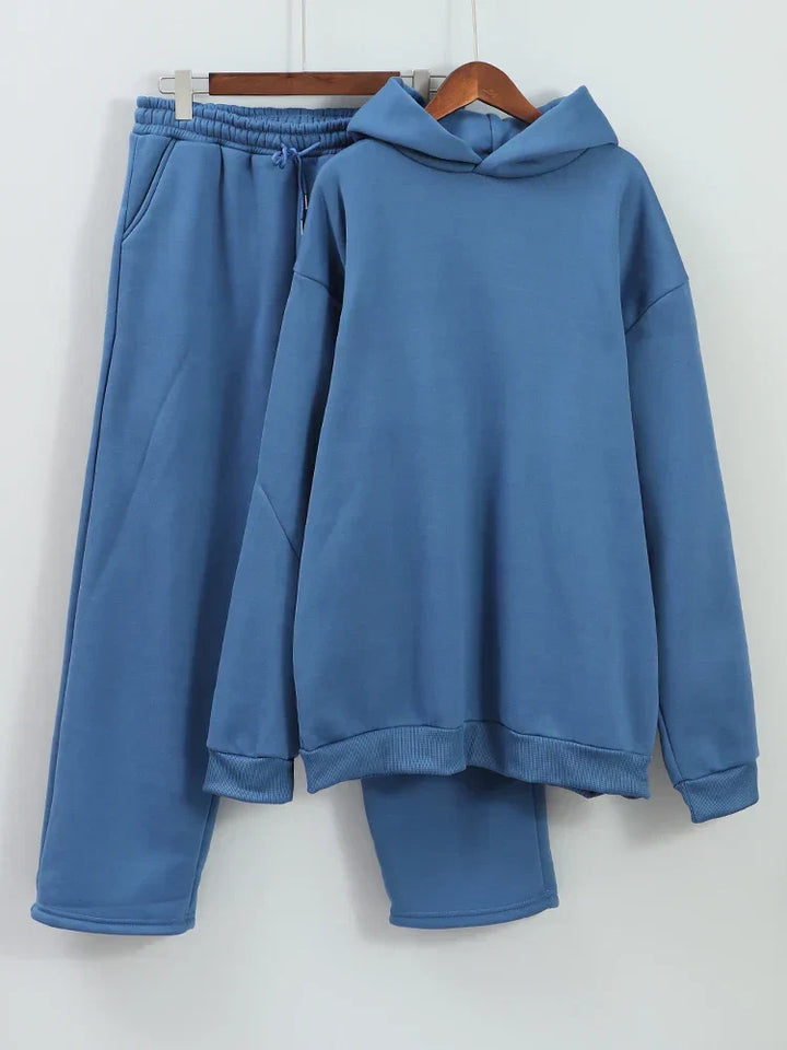 Gemütliches Herren Oversized Set: Warmer Hoodie und bequeme Jogger für kalte Wintertage und Freizeit.