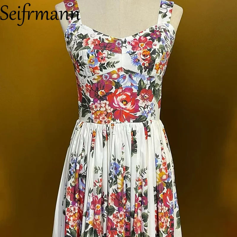 Fließendes Damen Maxikleid mit floralem Design, bequem und stilvoll als Sommerkleid.