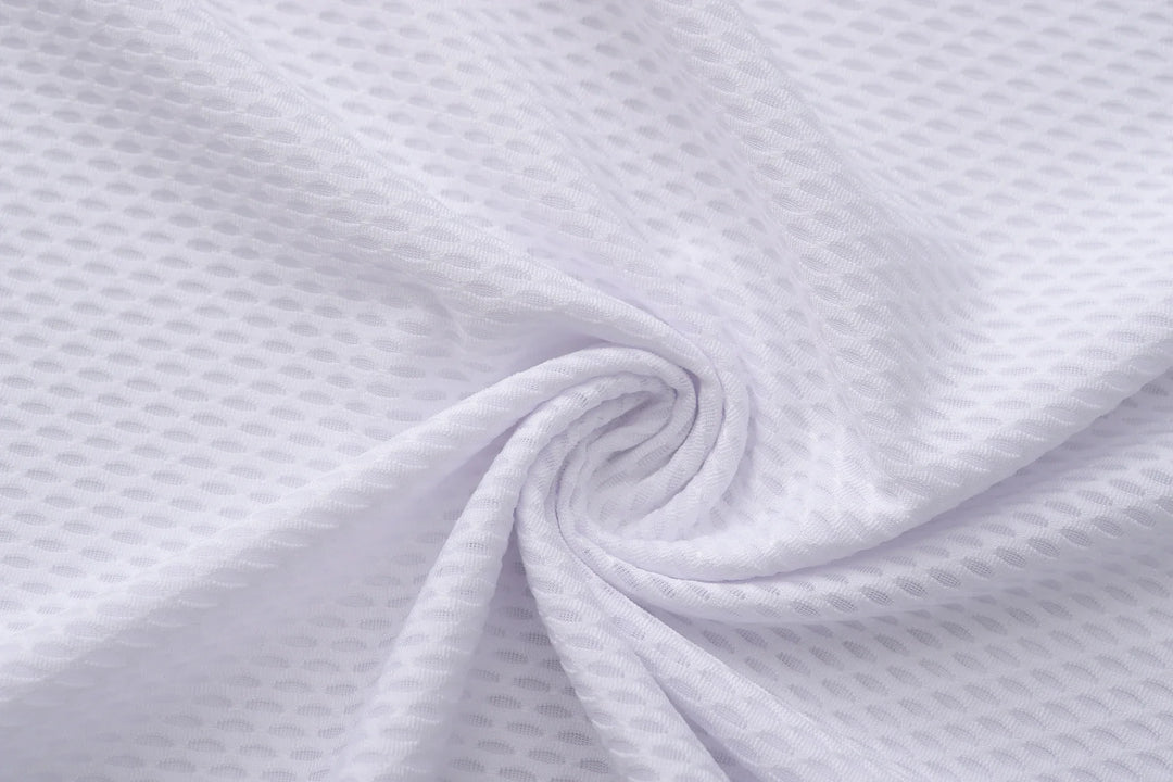 Detailansicht des atmungsaktiven Materials des ärmellosen Herren Radsport Baselayer Trikots.