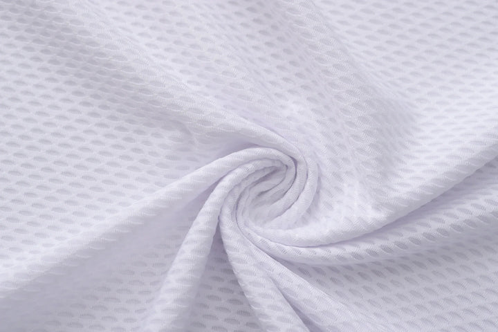 Detailansicht des atmungsaktiven Materials des ärmellosen Herren Radsport Baselayer Trikots.