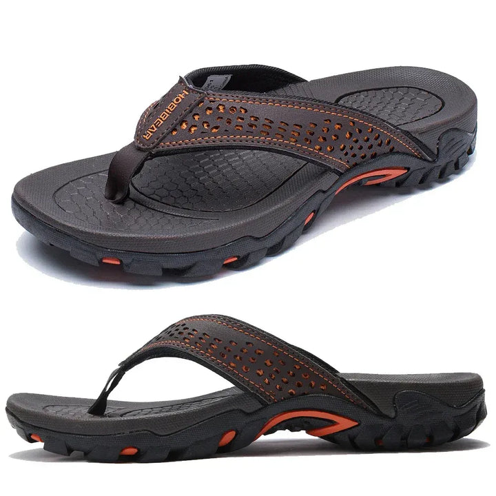 Bequeme Herren Zehentrenner-Sandalen, orthopädisch, für Entspannung und Alltag getragen.
