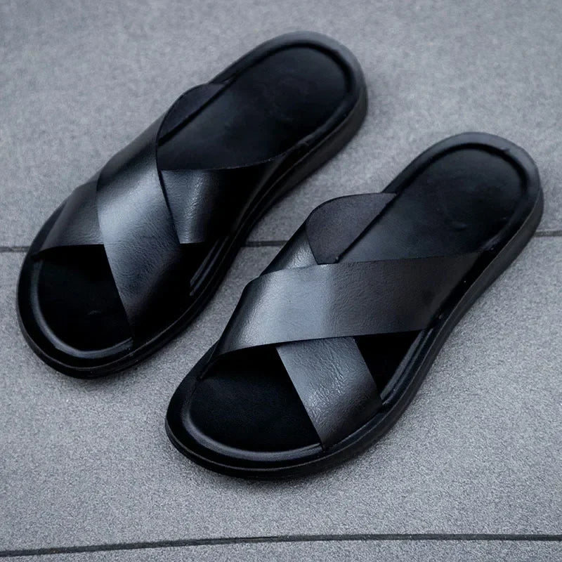 Elegante Herren Sommer Pantoletten Lorenzo, bequem für Freizeit & Strand. Stilvolle Slip-on Sandalen für Männer.