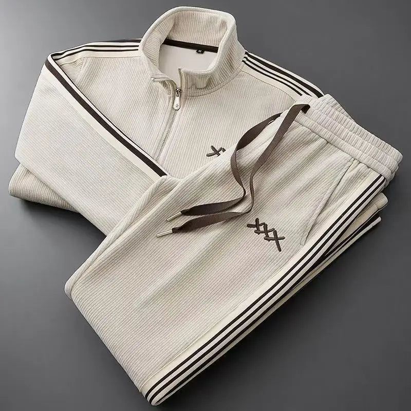 Herren Trainingsanzug mit Stehkragen-Jacke und schmaler Jogginghose, ideal für Sport & Freizeit. Komfortable Activewear.