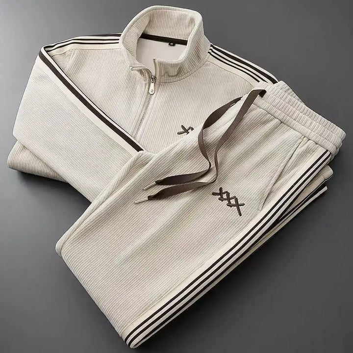 Herren Trainingsanzug mit Stehkragen-Jacke und schmaler Jogginghose, ideal für Sport & Freizeit. Komfortable Activewear.