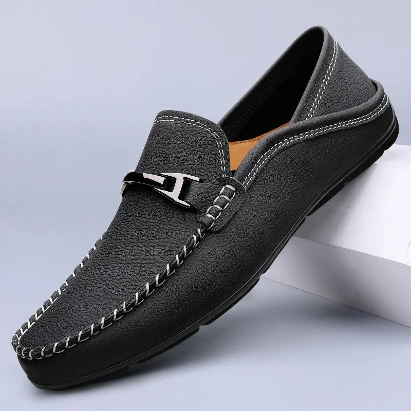 Elegante Herren Loafer mit Metallic-Bit, ideal für Business & Freizeit. Stilvolle Slip-on Komfortschuhe.