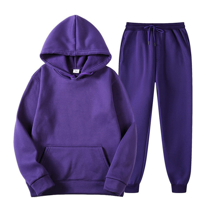 Damen Jogginganzug in Schwarz, bequem & stilvoll für Sport & Freizeit. Athleisure Mode mit hohem Komfort.