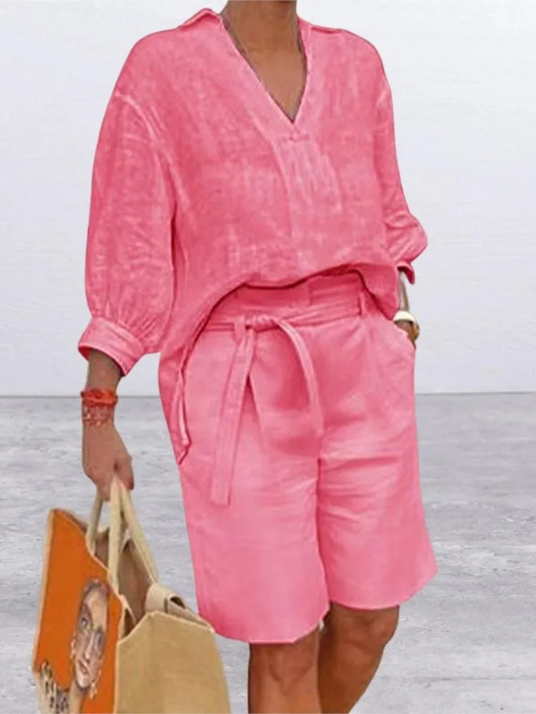 Luftiger Leinen Zweiteiler für Damen mit Bluse & Shorts. Ideal für Sommer & Urlaub, elegant & bequem.
