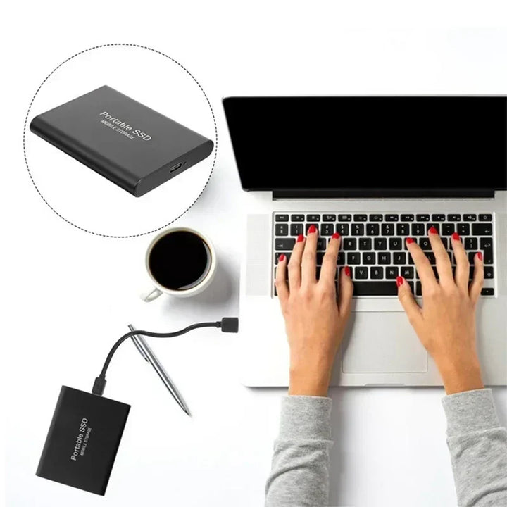 Tragbare SpeedFast Externe SSD mit superschnellem USB-C Anschluss für mobile Datensicherung unterwegs.