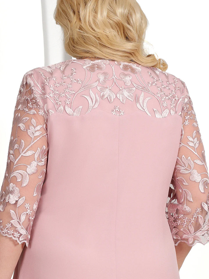 Exklusives besticktes Damen Abendkleid in Übergröße. Zeitlos elegant und angenehm zu tragen.