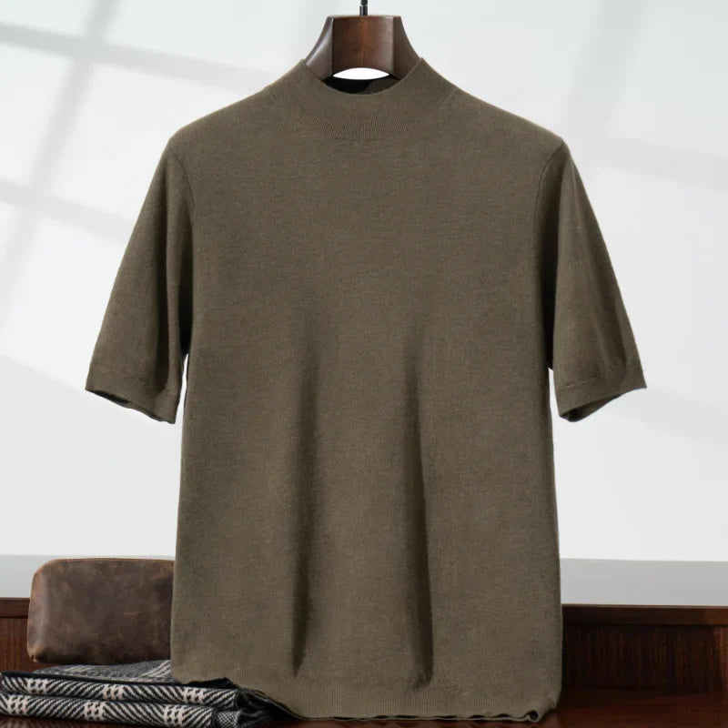Moderner Herren Kurzarm Strickpullover mit feiner Strickstruktur, bequem und atmungsaktiv für warme Frühling & Sommertage.