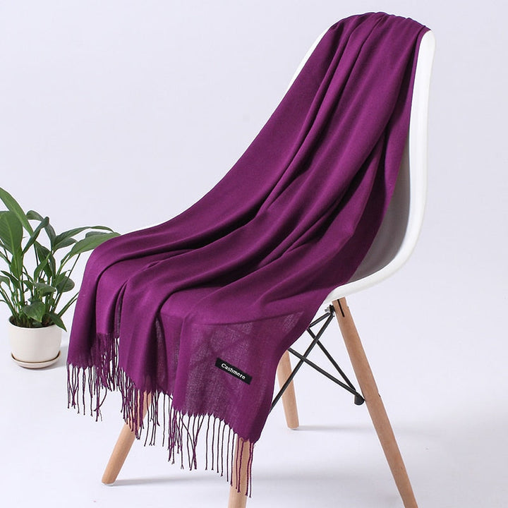 Damen Halstuch, elegant und farbenfroh, ein vielseitiges Modeaccessoire für ganzjährigen Stil.