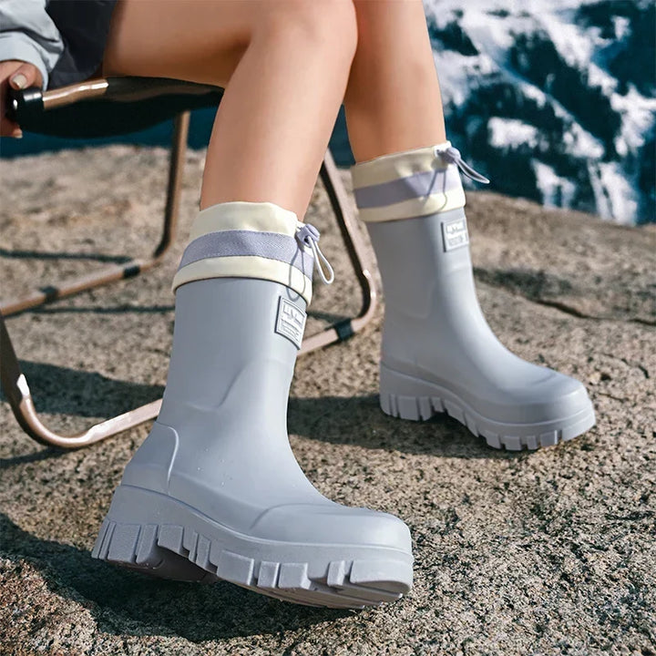 Zeitlose Damen Regenstiefel Arlena in Retro-Optik. Wasserdicht und mit bequemer Antirutschsohle.
