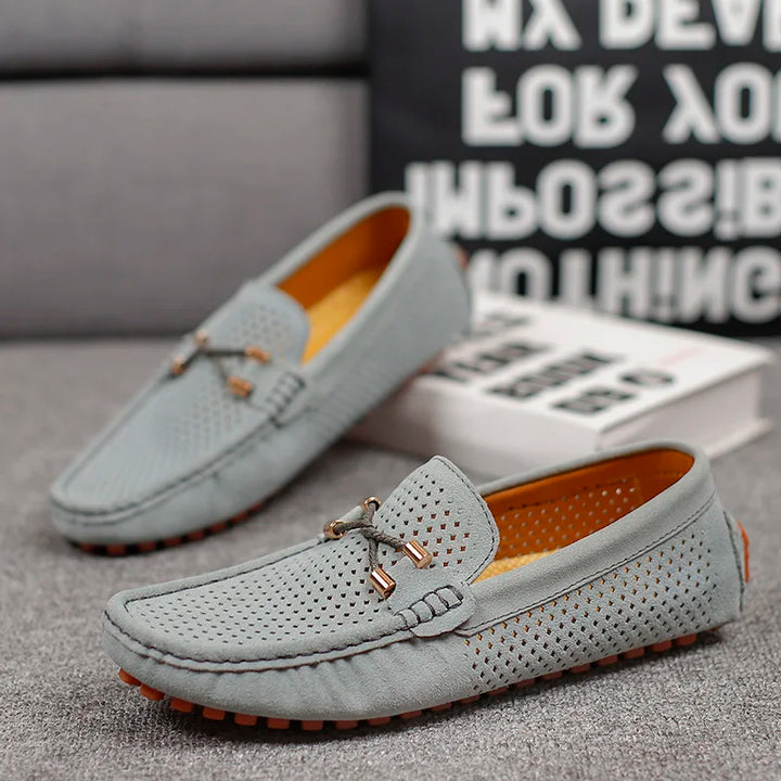 Atmungsaktive perforierte Herren-Loafer, ideale Sommer-Halbschuhe für entspannte Tage.