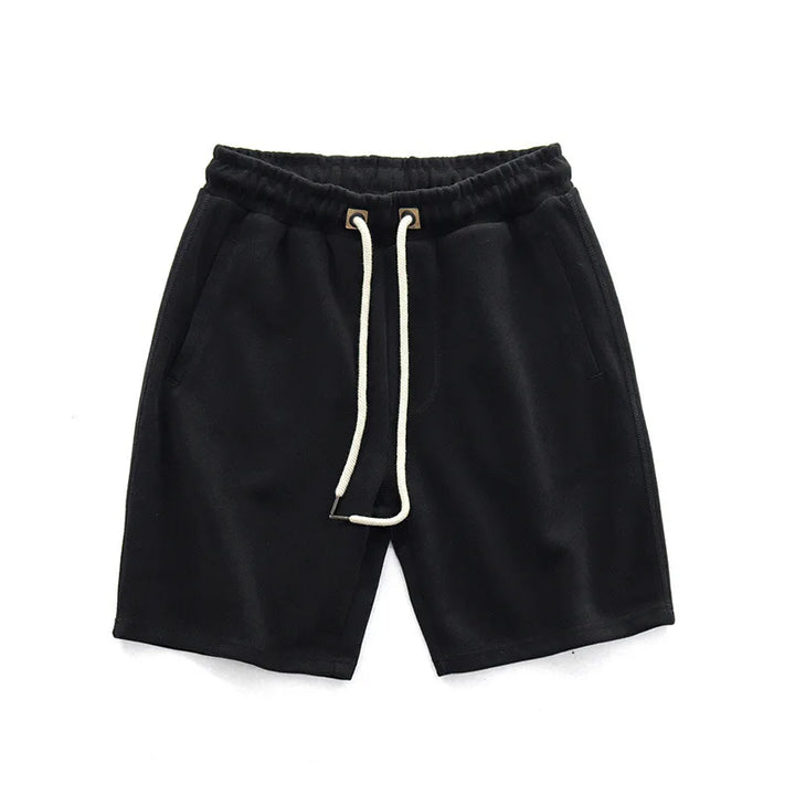 Locker sitzende Herren Freizeit Shorts mit Kordelzug. Bequeme Casual Shorts für Männer für den Sommer.