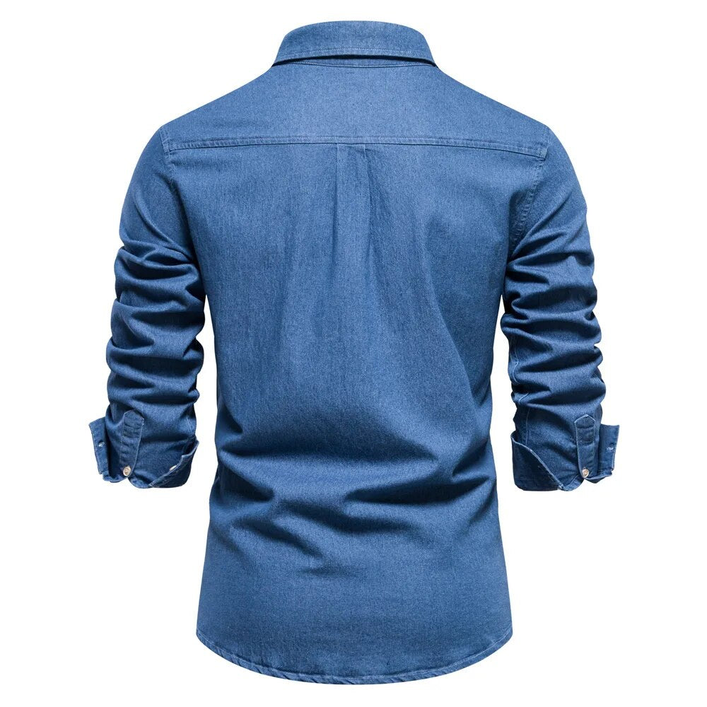Modernes Herren Jeanshemd für den Casual-Look, lange Ärmel, robuste Qualität, ideal als Oberteil für jeden Tag.