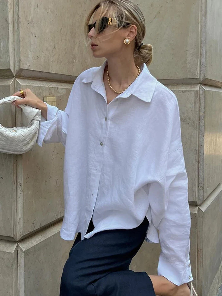 Modische Damen Oversize Bluse Violetta in Hellblau, bequeme Freizeitbluse mit Eleganz.