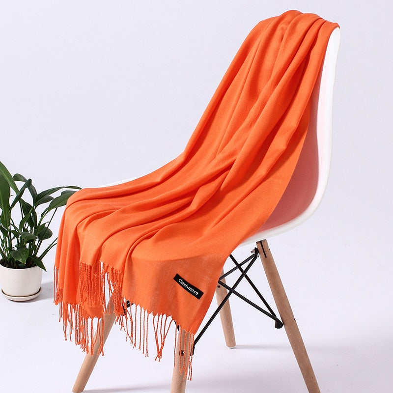 Vielseitiges Damen Halstuch, farbenfroh & stilvoll, ideal als Geschenkidee für Damen.