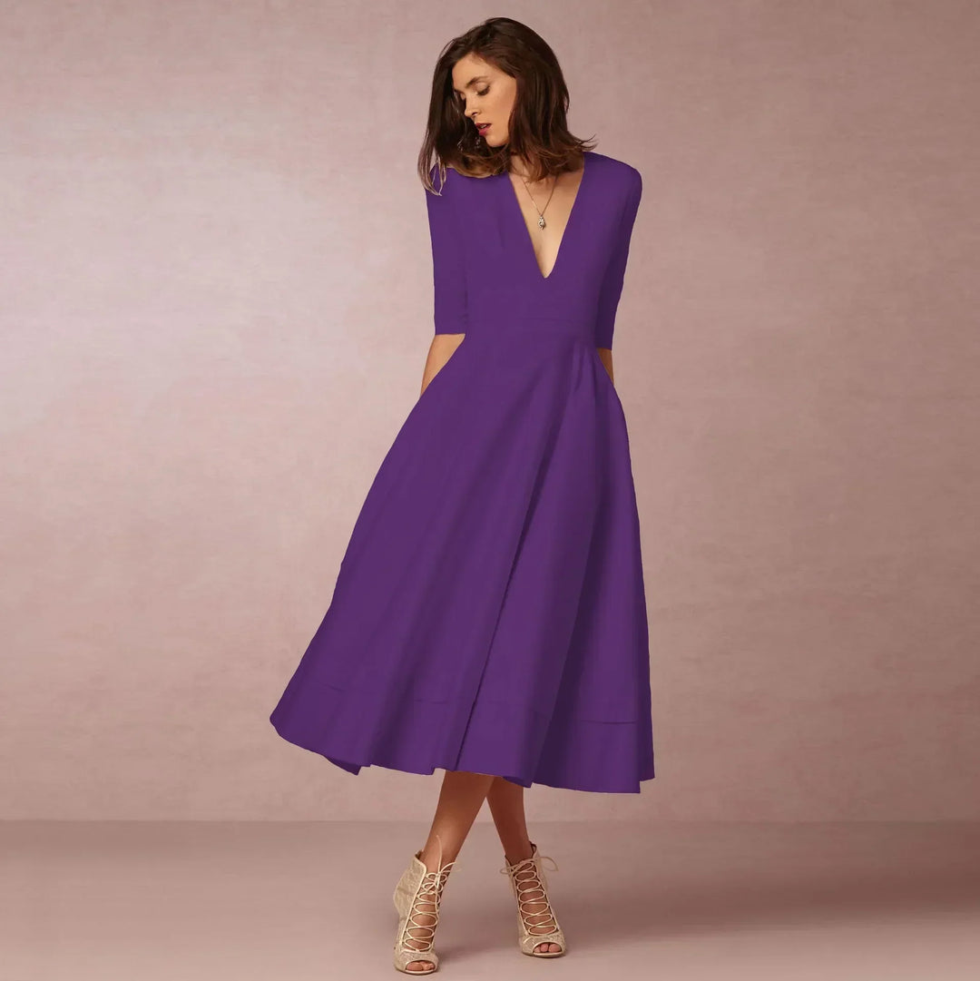 Modernes, fließendes Damenkleid in Midilänge, ideal als Sommerkleid, festliches Abendkleid oder für die Freizeit.