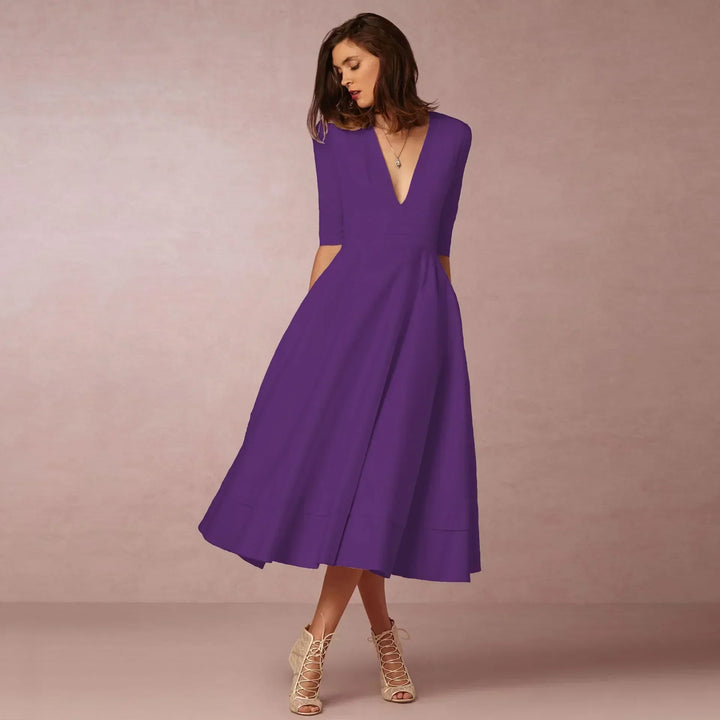Modernes, fließendes Damenkleid in Midilänge, ideal als Sommerkleid, festliches Abendkleid oder für die Freizeit.