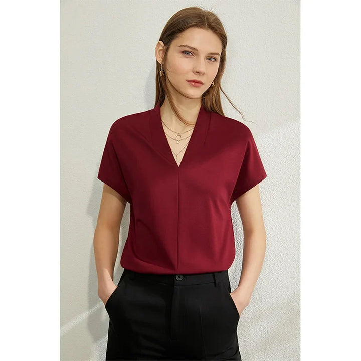Hochwertiges Damen Casual T-Shirt mit V-Ausschnitt. Komfortables & stilvolles Sommer Oberteil.