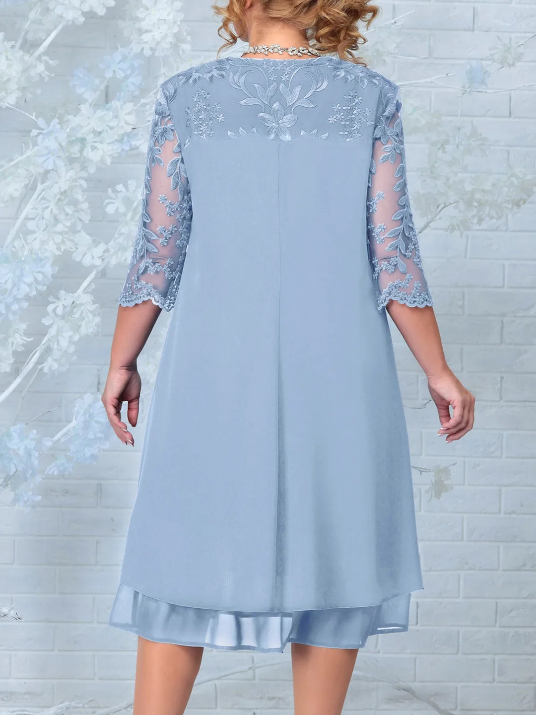 Stilvolles Damen Abendkleid Übergröße mit detailreicher Stickerei & Ärmeln. Ganzjährig tragbar.