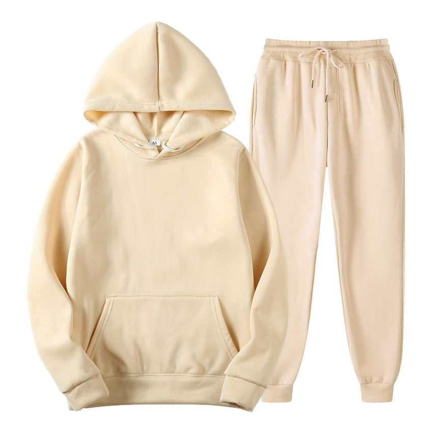 Damen Activewear Set in Beige, minimalistisch & bequem, geeignet für Sport, Reisen und täglichen Komfort.
