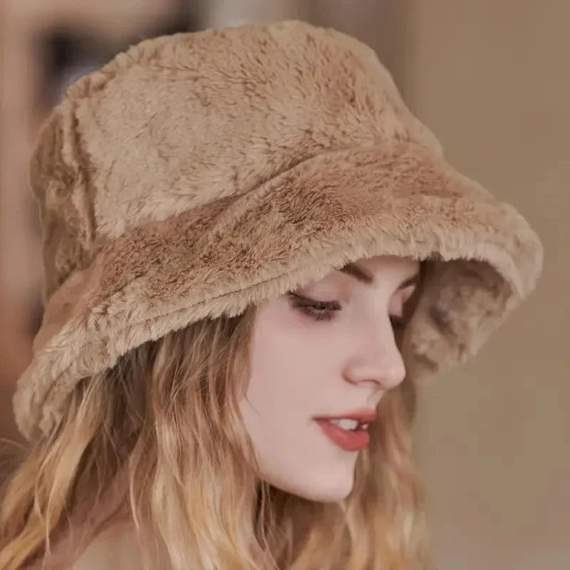 Modischer Damen Kunstpelz-Eimerhut im klassischen Bucket-Stil, bequem & warm.