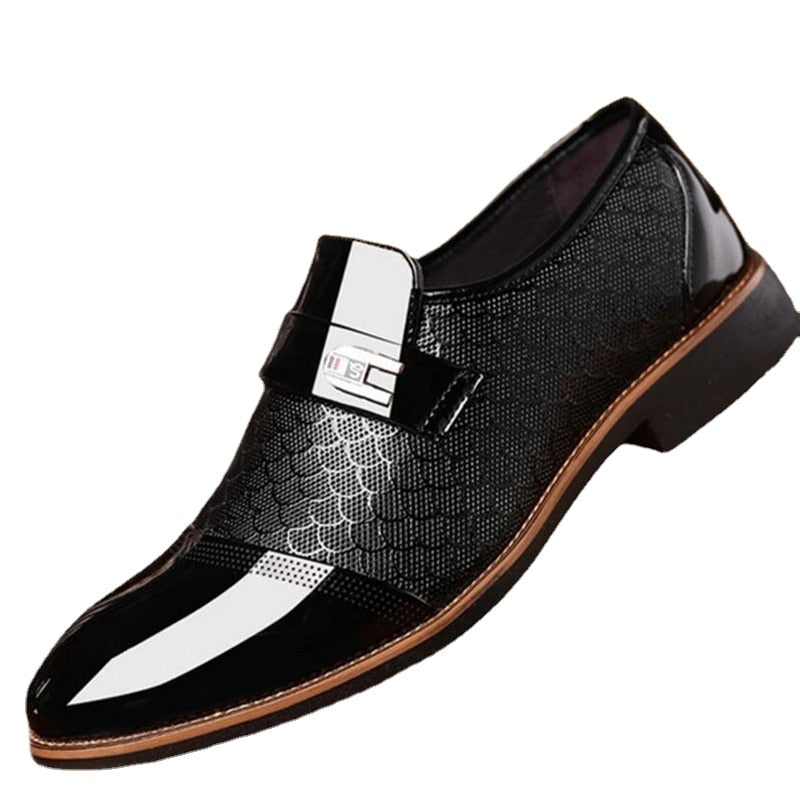 Klassische Herren Abendschuhe glänzend. Diese eleganten Businessschuhe bieten Komfort für formelle Anlässe.