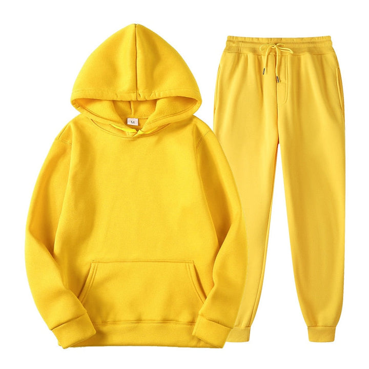 Eleganter Damen Jogginganzug, schmal geschnitten, bietet Bewegungsfreiheit & stilvollen Look für Freizeit.