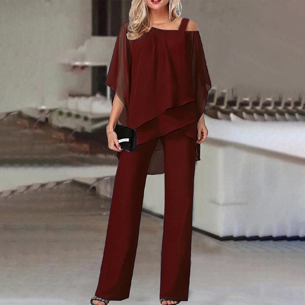 Modernes Damen Zweiteiler-Set schulterfrei, elegante Herbstmode. Stilvoll für Business Casual Anlässe und besondere Abende. In Weiß.