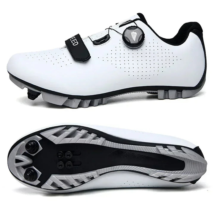 Paar Unisex Fahrradschuhe mit Drehverschluss. Bereit für MTB, Rennrad oder Indoor Cycling Sessions.