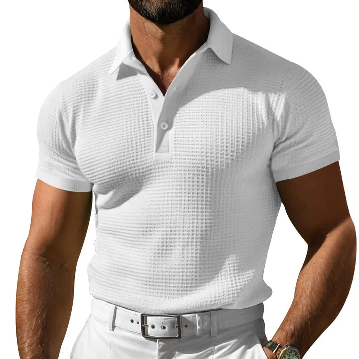 Stylisches Herren Poloshirt für den Sommer-Casual-Look. Kurzarm-Design mit dezenter Struktur.
