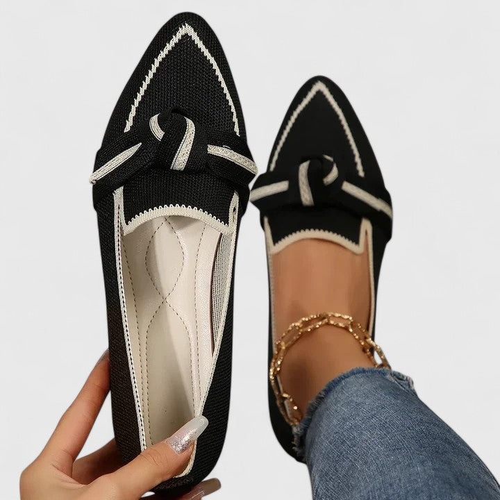 Elegante Damen Loafer, spitz & flach, mit schickem Knoten; ideal für stilvolle Auftritte im Alltag.