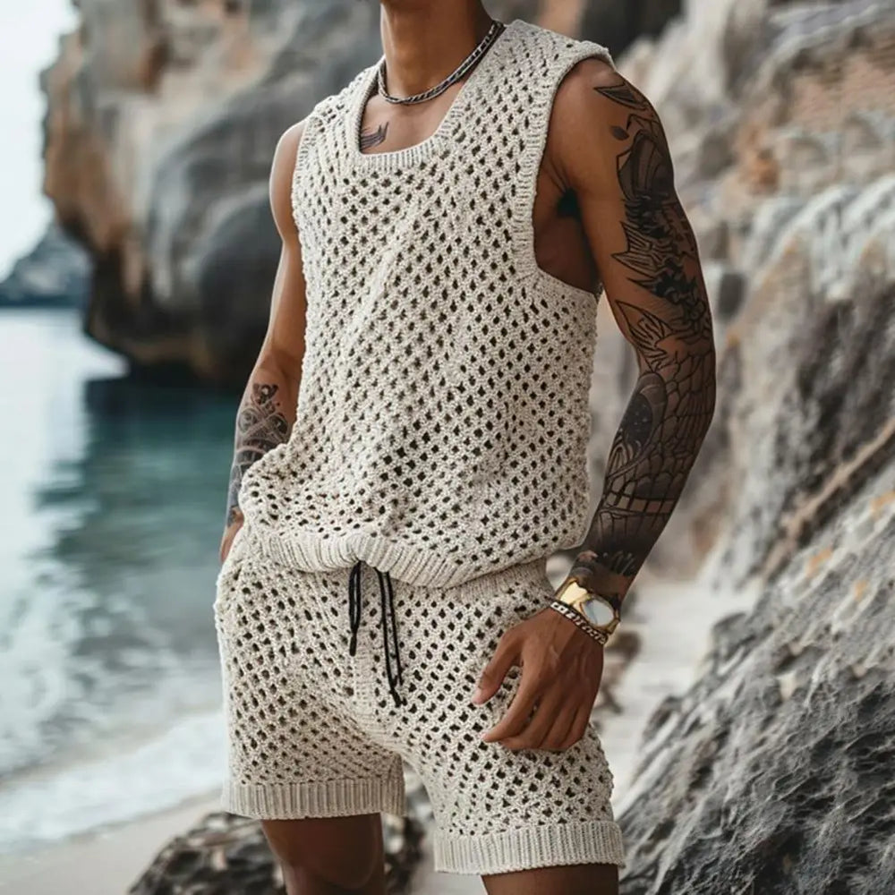 Bequemes Herren Strick Set mit Lochmuster, luftiges Tanktop & Shorts für Freizeit & Strand.