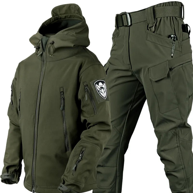 Vielseitiger Herren Taktik-Anzug, wind- und wasserdicht, ideal als Regen- & Winterkleidung.