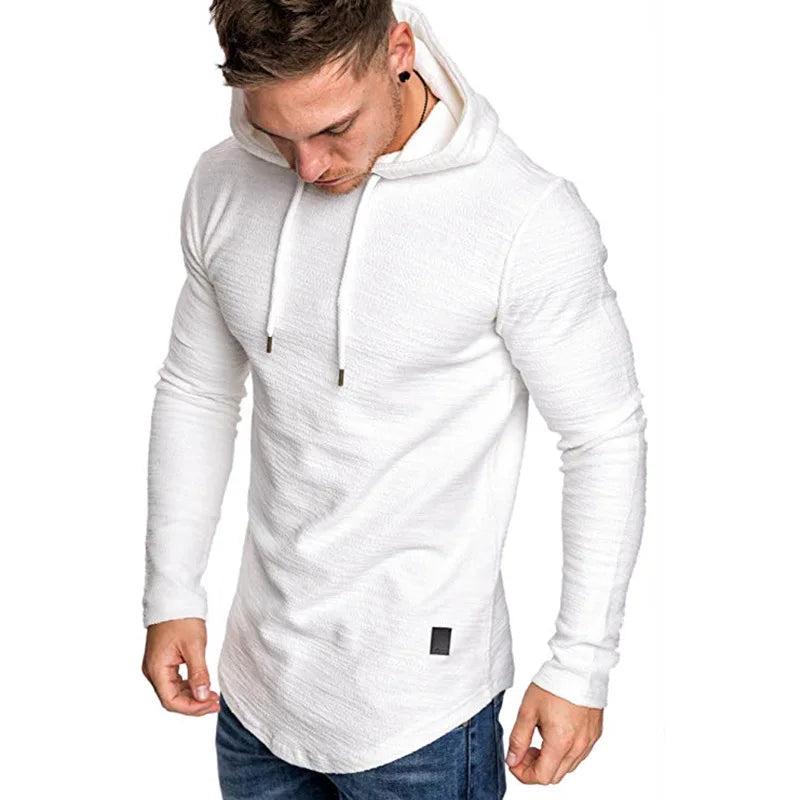 Herren Slim Fit Hoodie mit verstellbarer Kapuze in modernem Design für sportliche Freizeitlooks und Alltag.