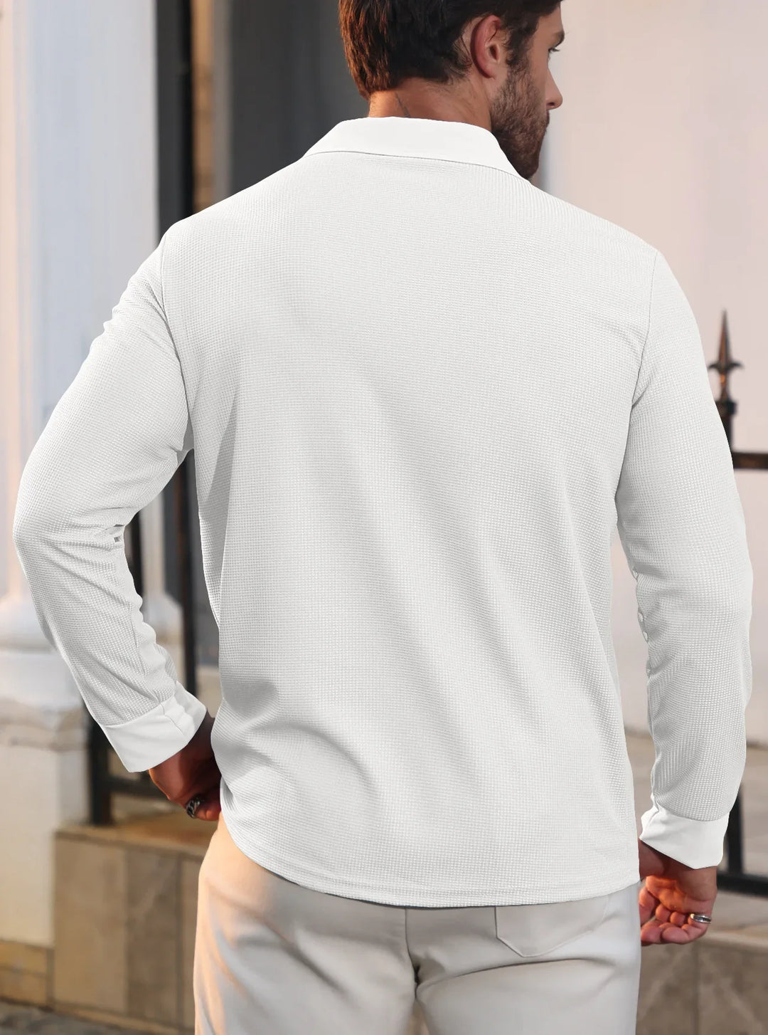 Modernes Herren Langarm Poloshirt mit feiner Struktur, angenehm zu tragen, für jeden Anlass.