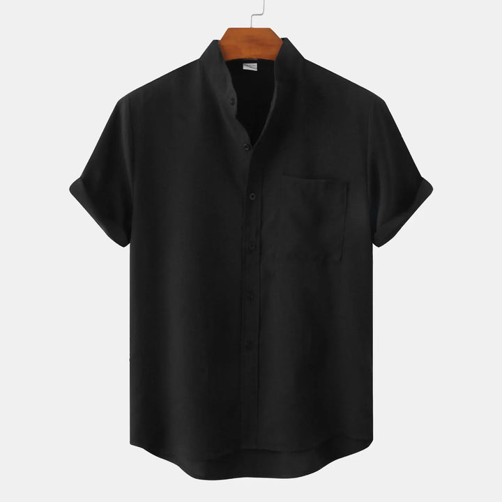 Herren Sommerhemd kurzarm, kragenlos. Lässiges Freizeithemd für entspannten Sommerstil. Perfekte Herrenmode.