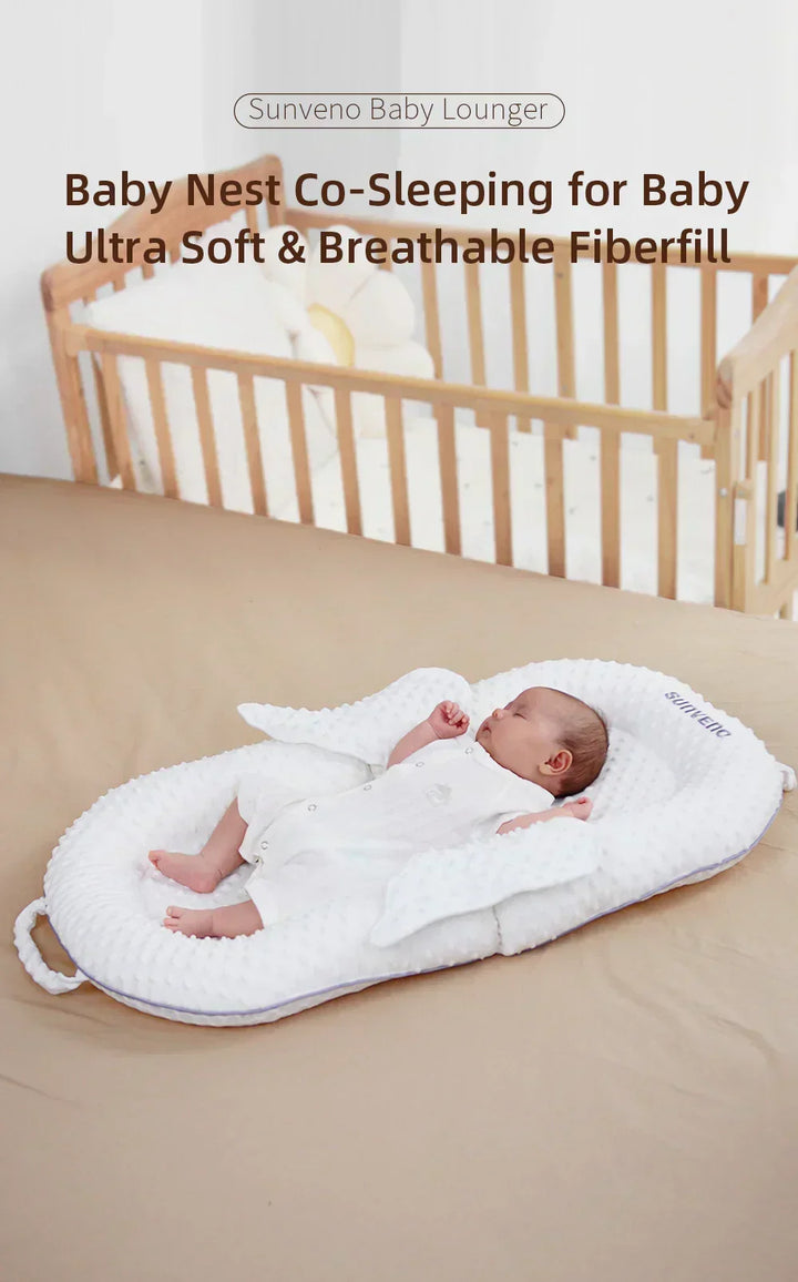 Atmungsaktives Babynest aus Mesh mit ergonomischer Rückenstütze. Waschbar für Hygiene, ganzjähriger Baby-Komfort.