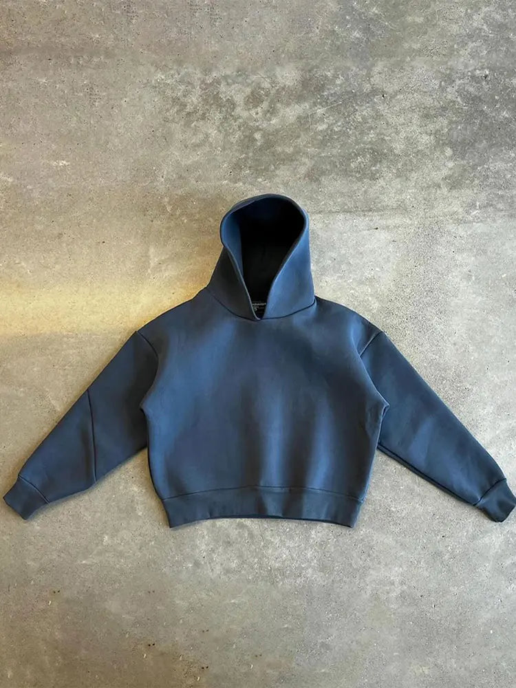 Trendiger Herren Oversized Hoodie und Jogger Set in Schwarz, perfekt für Winter-Streetwear-Looks.