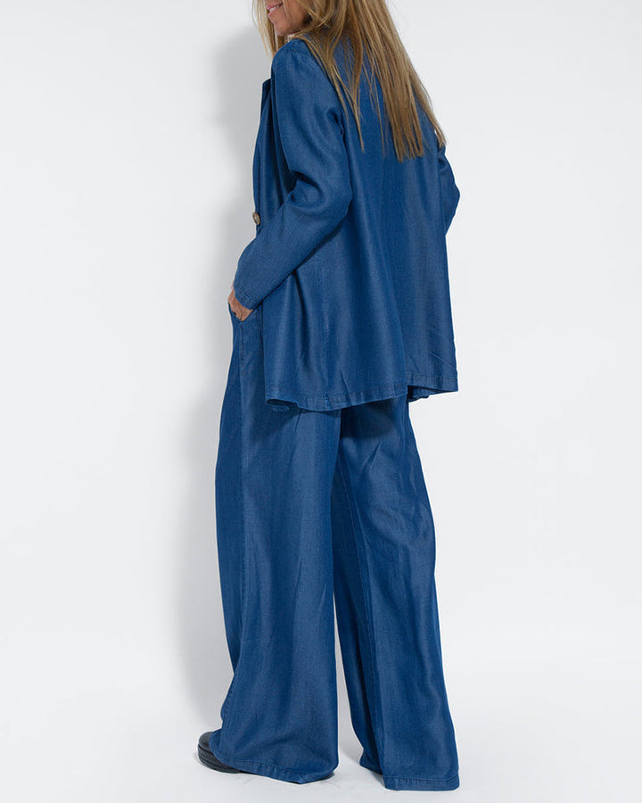 Stilvolles Damen Set Herbst: ärmellose Weste & weite Hose, Ausdruck von Eleganz und Bequemlichkeit.