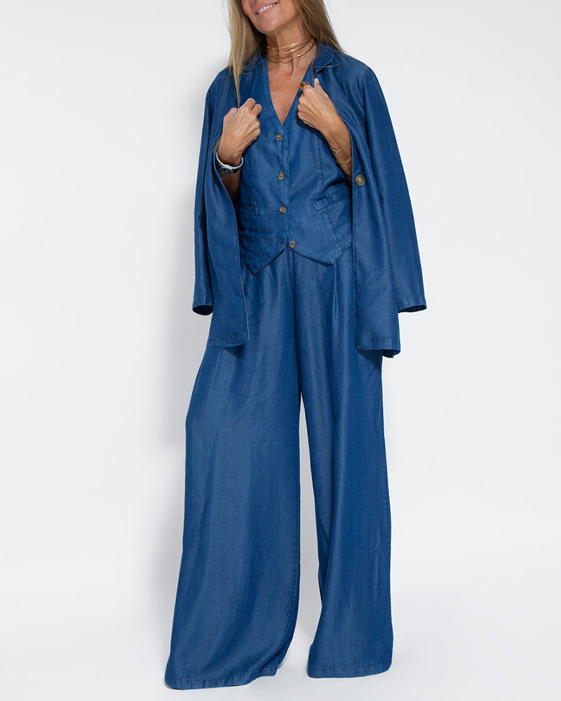 Modernes Damen Herbst Zweiteiler: elegante Weste & weite Hose, perfekt für einen selbstbewussten Stil.