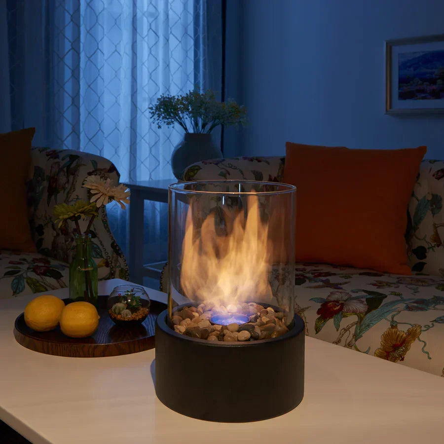 Moderner Bioethanol Tischkamin für elegantes Interieur. Schafft gemütliches Flammen-Ambiente im Wohnzimmer.