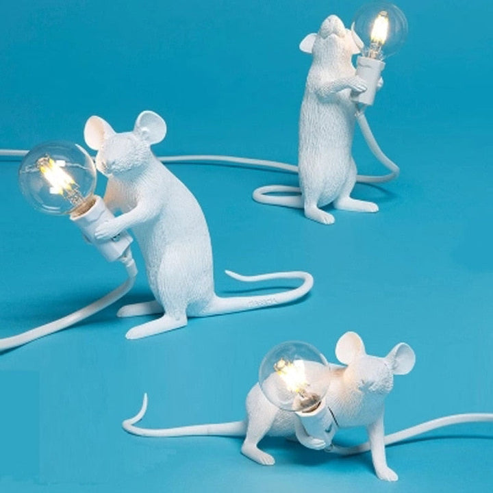 Minimalistische Maus Lampe als LED Tischleuchte, für ein modernes und gemütliches Ambiente.
