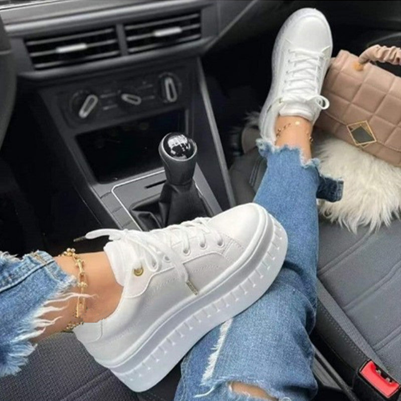 Stilvolle Damen Plateau Sneaker für das ganze Jahr. Modische Freizeitschuhe mit hohem Komfort für Frauen.