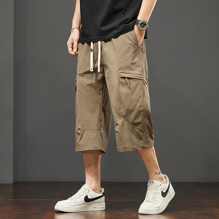 Strapazierfähige Herren Outdoor Cargo Shorts mit mehreren praktischen Taschen, perfekt für Abenteuer.