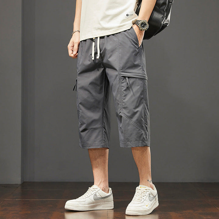 Moderne Herren Cargo Shorts mit zahlreichen praktischen Pattentaschen und bequemem Sitz für den Alltag.