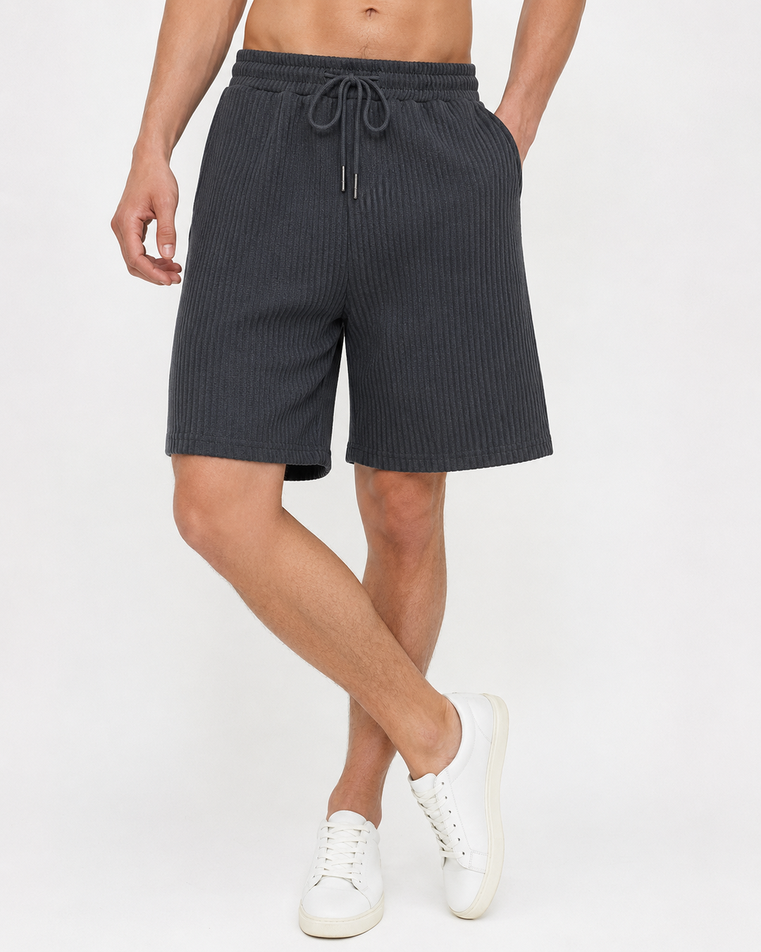 Detailansicht: Komfortable Herren Strandshorts mit elastischem Bund & praktischen Taschen. Perfekte Urlaubsmode.